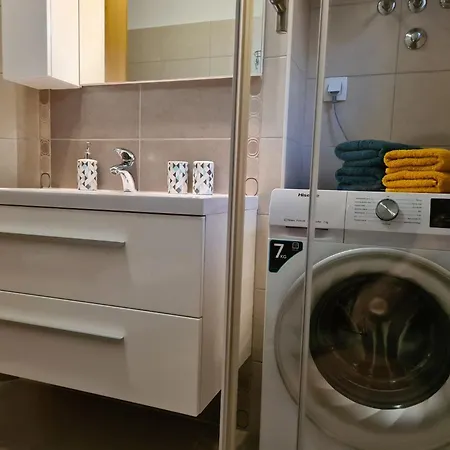 Downtown Ela Daire *